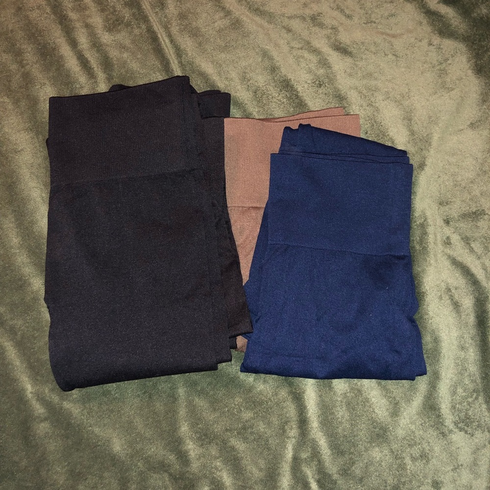 Leggings:  4 black, 1 olive, and 1 navy